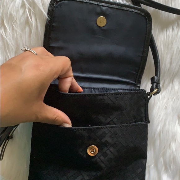Tommy Hilfiger crossbody purse - Picture 4 of 5